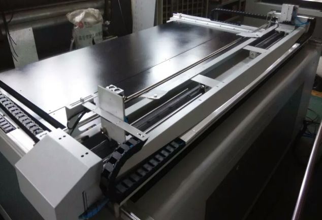 Corrective Active Feeder of KSDT-1812 Hot Iron Template Plush Digital Cutting Machine